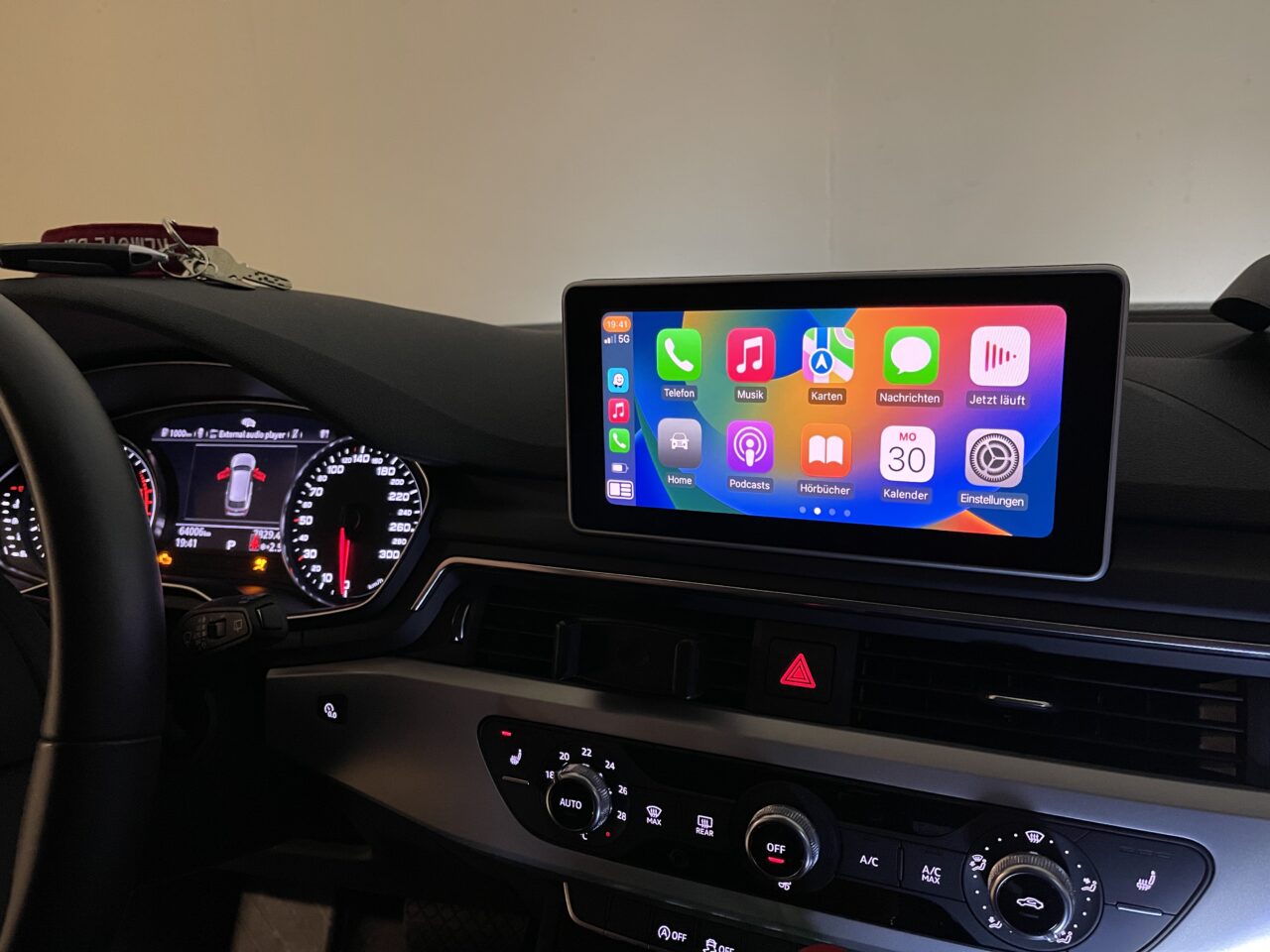 Audi A4 B9 8W 2017 MIB2 CarPlay Car Play nachrüsten Cool Car Fahrzeugcodierung und Nachrüstungen
