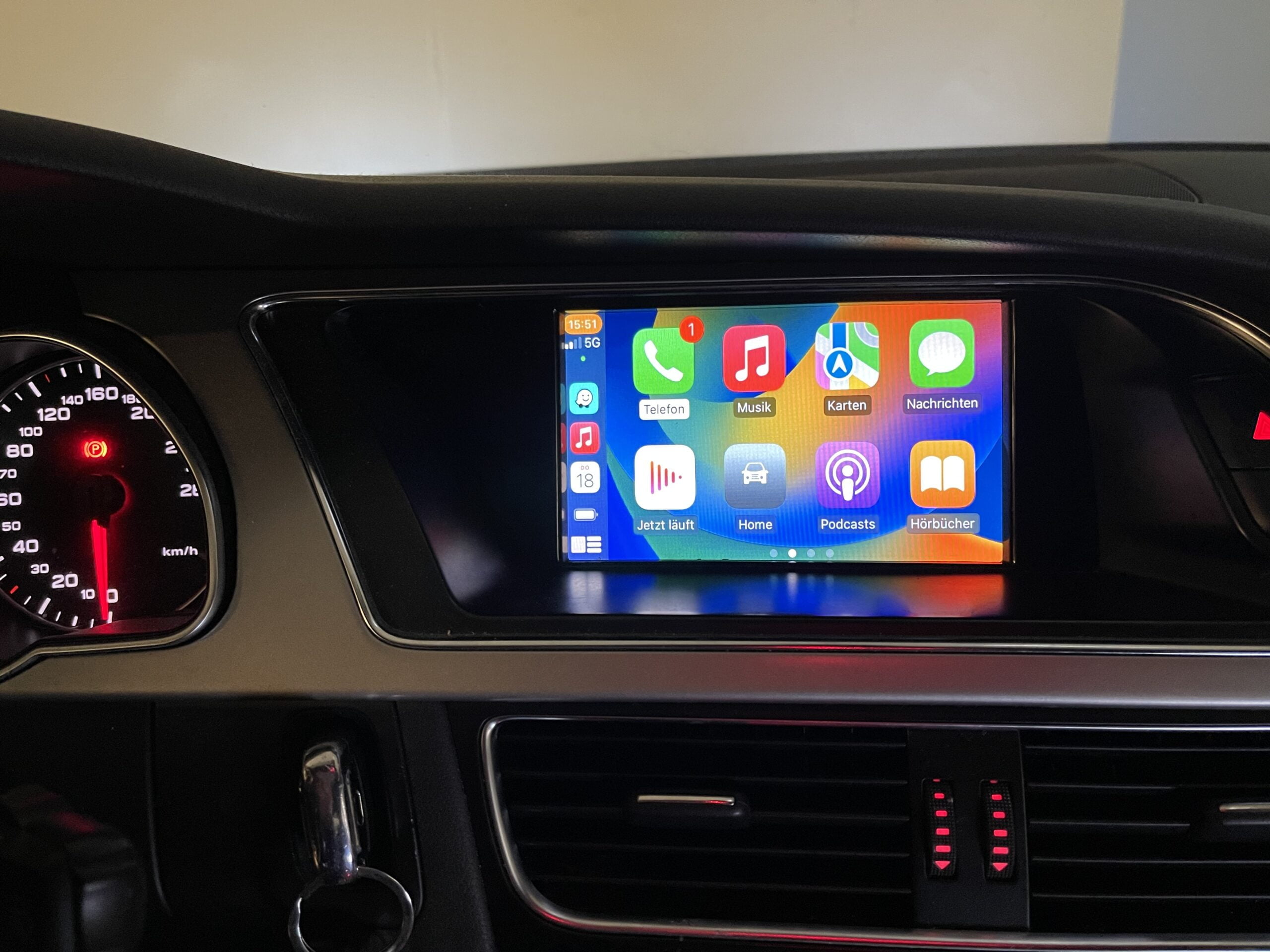 https://www.coolcar.ch/wp-content/uploads/2023/05/Audi_A5_8T-2011_coupe_CarPlay_nachruesten_3-scaled.jpeg